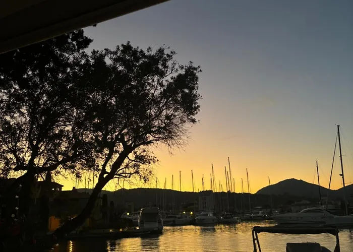 Les Pieds Dans L'eau