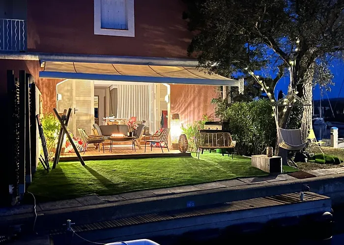 Les Pieds Dans L'eau Grimaud