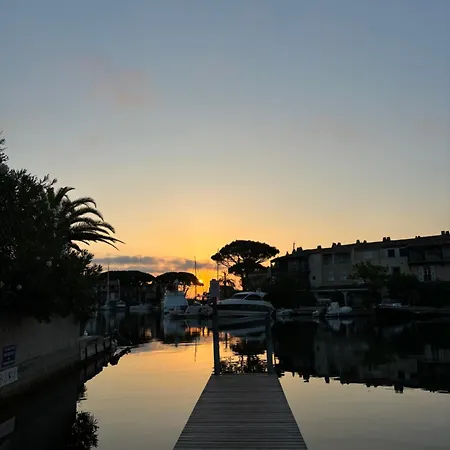 Les Pieds Dans L'eau *