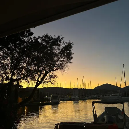 Les Pieds Dans L'eau