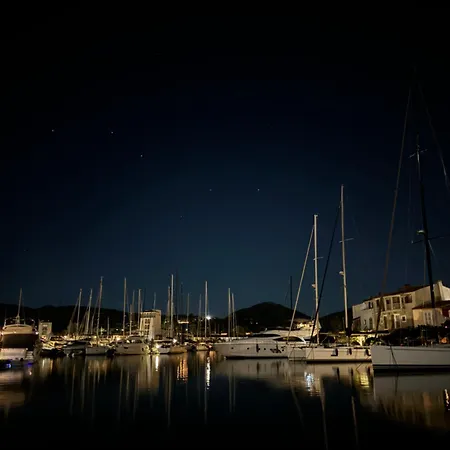 Les Pieds Dans L'eau *