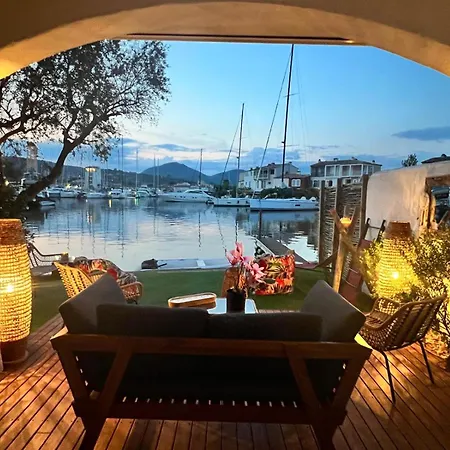 Les Pieds Dans L'eau *